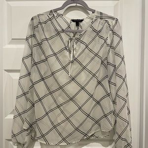 Banana Republic- White & Black Long Sleeve Blouse- Size Large